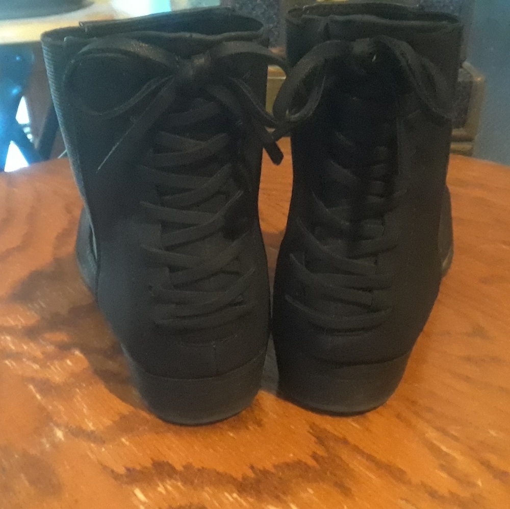 Cute Booties - Picture 2 of 5